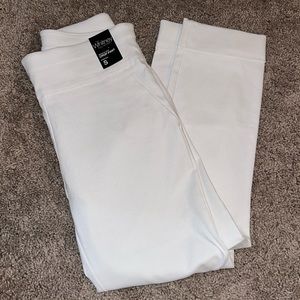 New York and Company White Cropped Pants Small